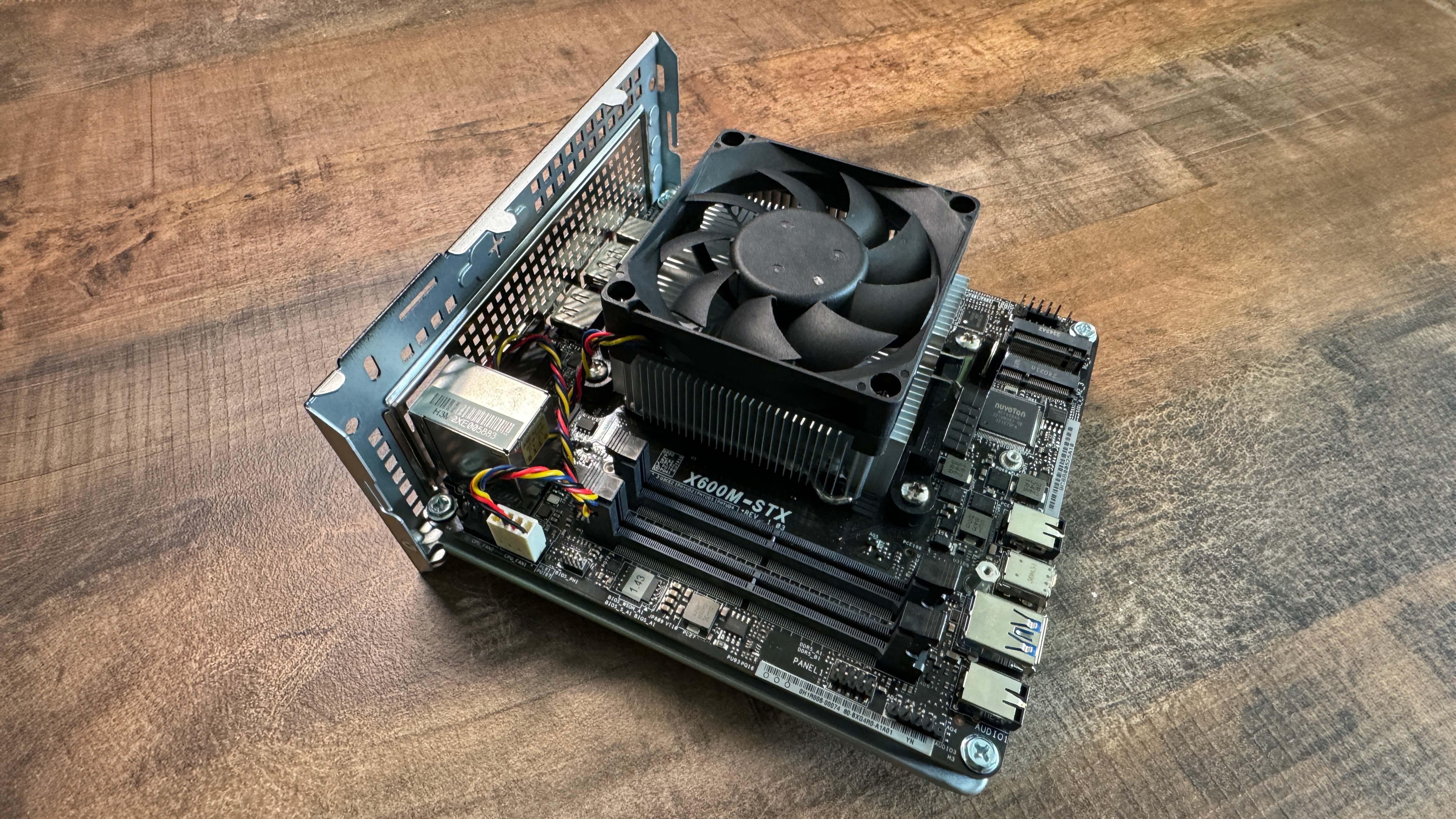 Asrock DeskMini X600 9700X